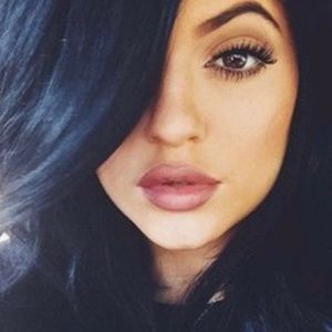 Meet your Posher, Iyonne